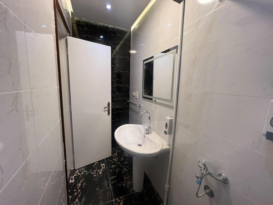 Luxury Apartment Downtown Il Cairo Esterno foto