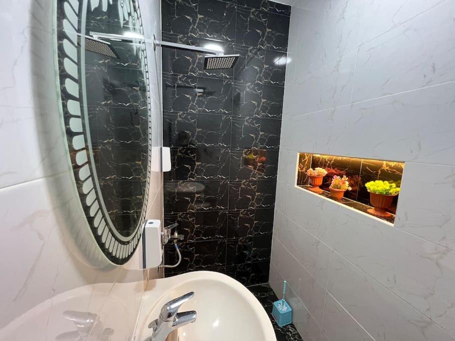 Luxury Apartment Downtown Il Cairo Esterno foto